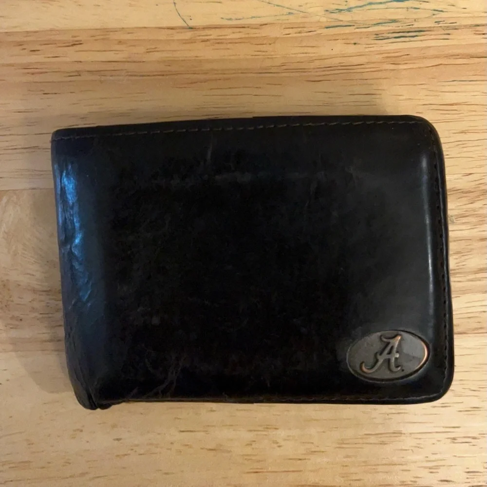 Fossil Alabama Crimson Tide wallet. Dark Leather with Brass Accent